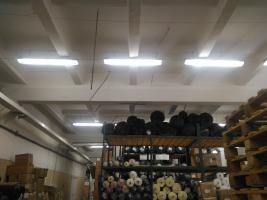 Монтаж освещения на складе'